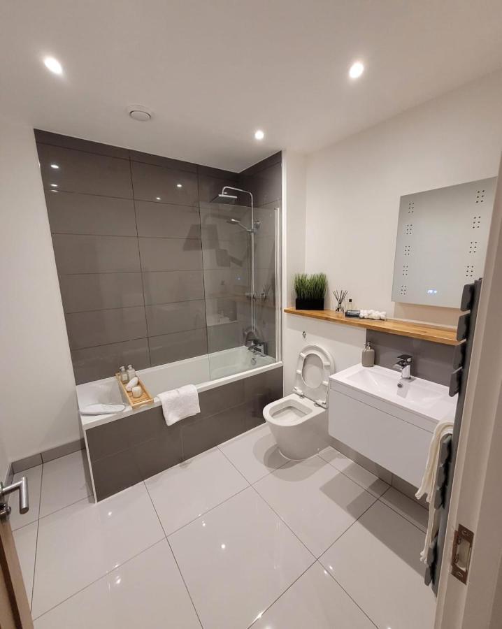 Luxury 1 Bed Apartment In The Centre Of Rochester Wainscot ภายนอก รูปภาพ